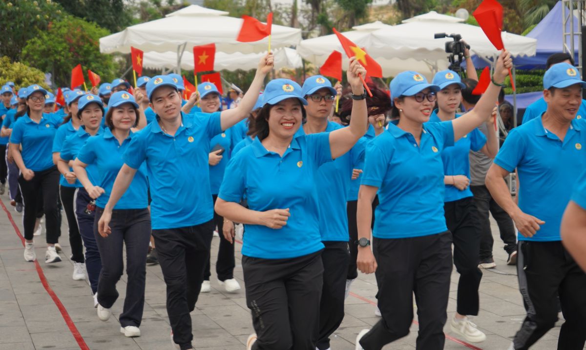 Se espera que 2.000 trabajadores participen en la Asociacion de miembros de la Union para celebrar el evento de consolidacion Hai Phong - Hai Duong. Foto: Mai Dung