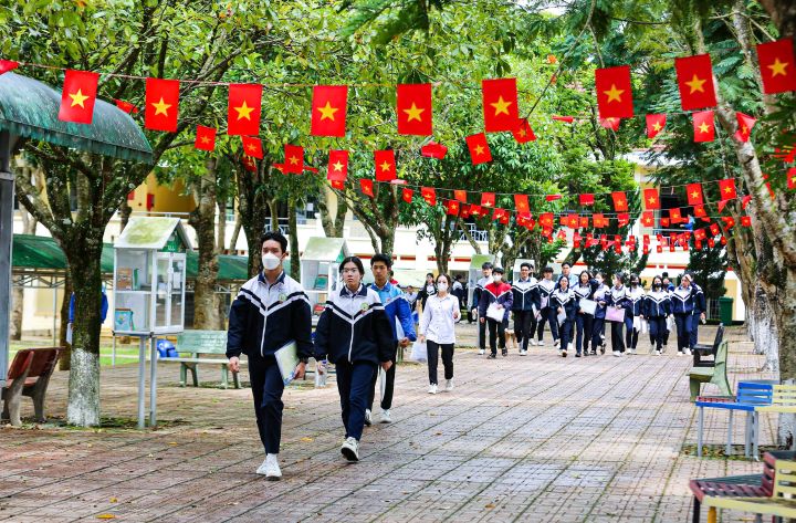 Thi sinh Lam Dong buoc vao ky thi quan trong. Anh: Lam Hong
