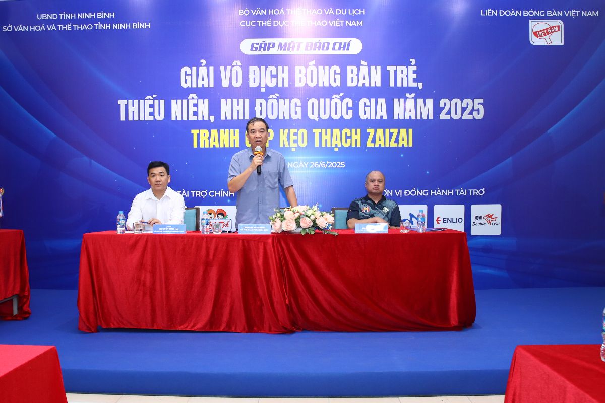 El Comite Organizador de los Jovenes Campeonatos de Tenis de Mesa, National Children and Children 2025 en 2025 compartio en la ceremonia de anuncio. Foto: Federacion de tenis de mesa de Vietnam