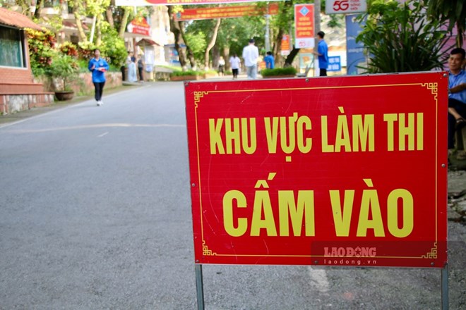 Mang điện thoại vào phòng thi, một thí sinh bị đình chỉ