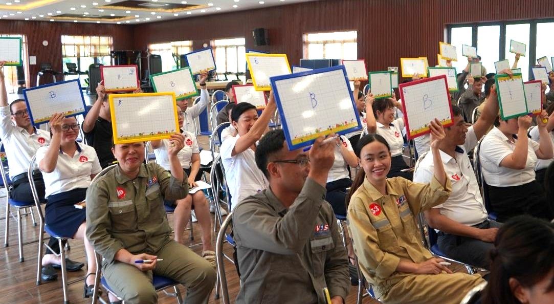 Hai Phong urban goose riders participate in the competition to find answers. Photo: Mai Dung