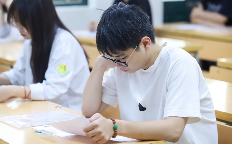 Candidates taking the 2025 high school graduation exam. Photo: Van Trang