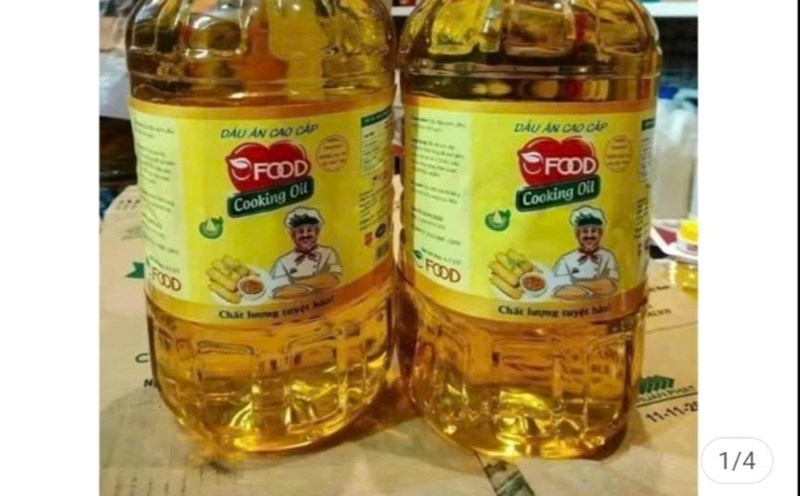 On the evening of June 24, e-commerce platforms were still selling fake Ofood and Ofood Cooking Oil. It was not until the morning of June 25 that these products were removed from the floors. Photo: Quynh Trang