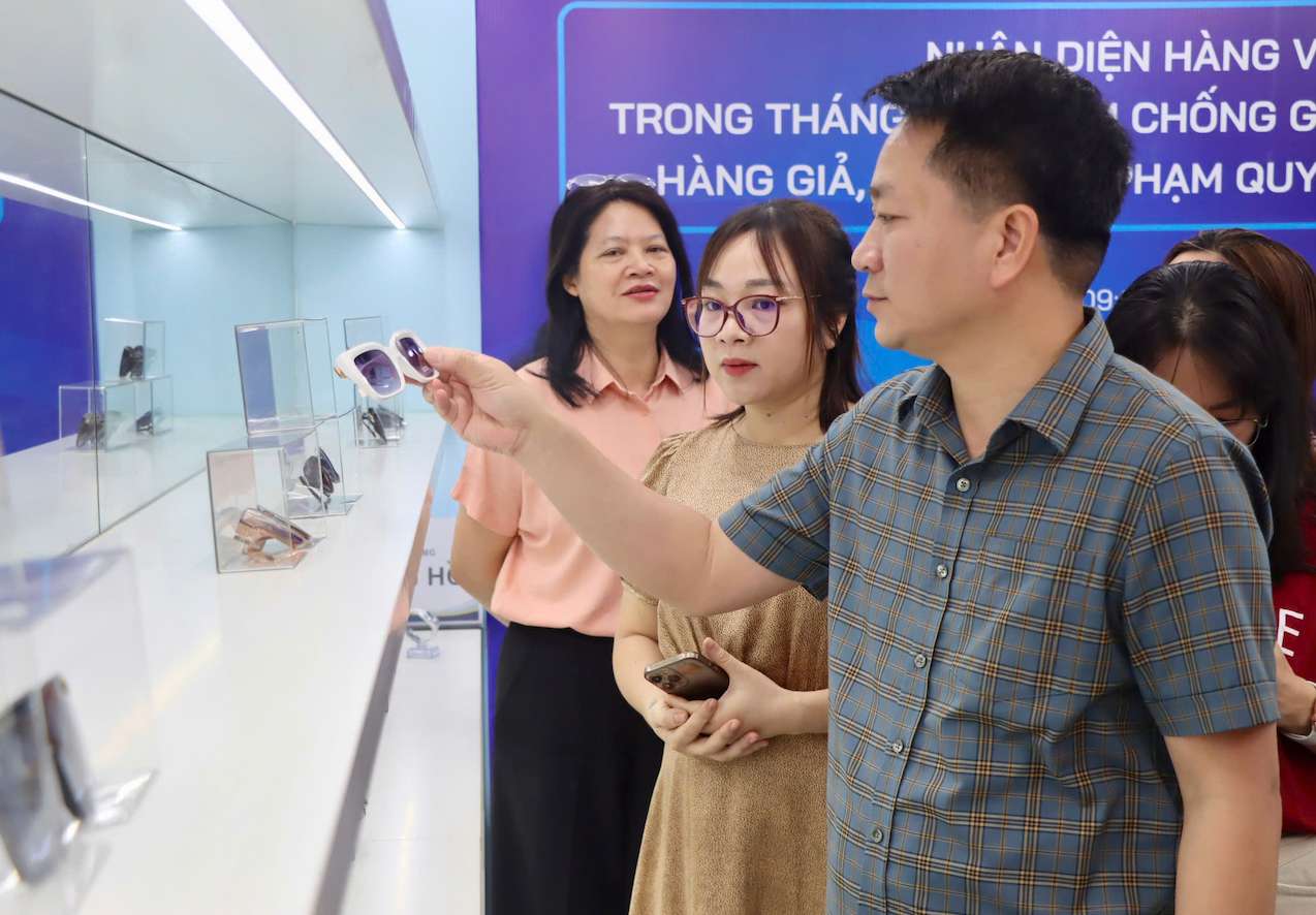 The Deputy Director of the Domestic Market Management and Development Department assessed that violators of counterfeit goods use many increasingly sophisticated tricks to deceive the authorities. Photo: Market Management