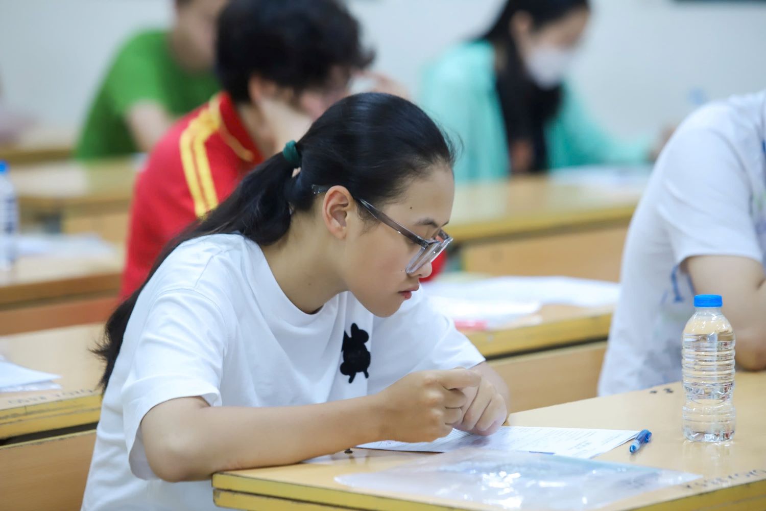 Candidates taking the 2025 high school graduation exam. Photo: Van Trang