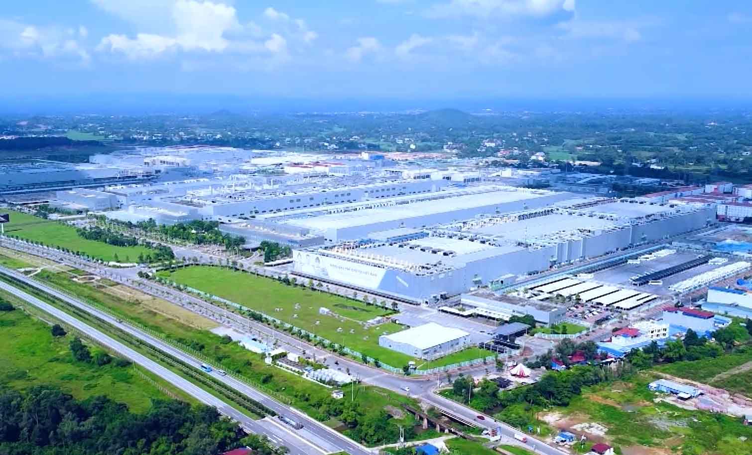 Khu cong nghiep Yen Binh nam canh tuyen cao toc Ha Noi - Thai Nguyen da duoc lap day, phan lon la cac doanh nghiep FDI da cho thay suc hut cua bat dong san cong nghiep tai Thai Nguyen. Anh: Tan Xuan.