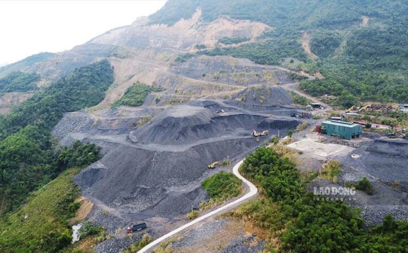 Auction of 1.58 million tons of coal at Minh Tien coal mine. Photo: Viet Bac