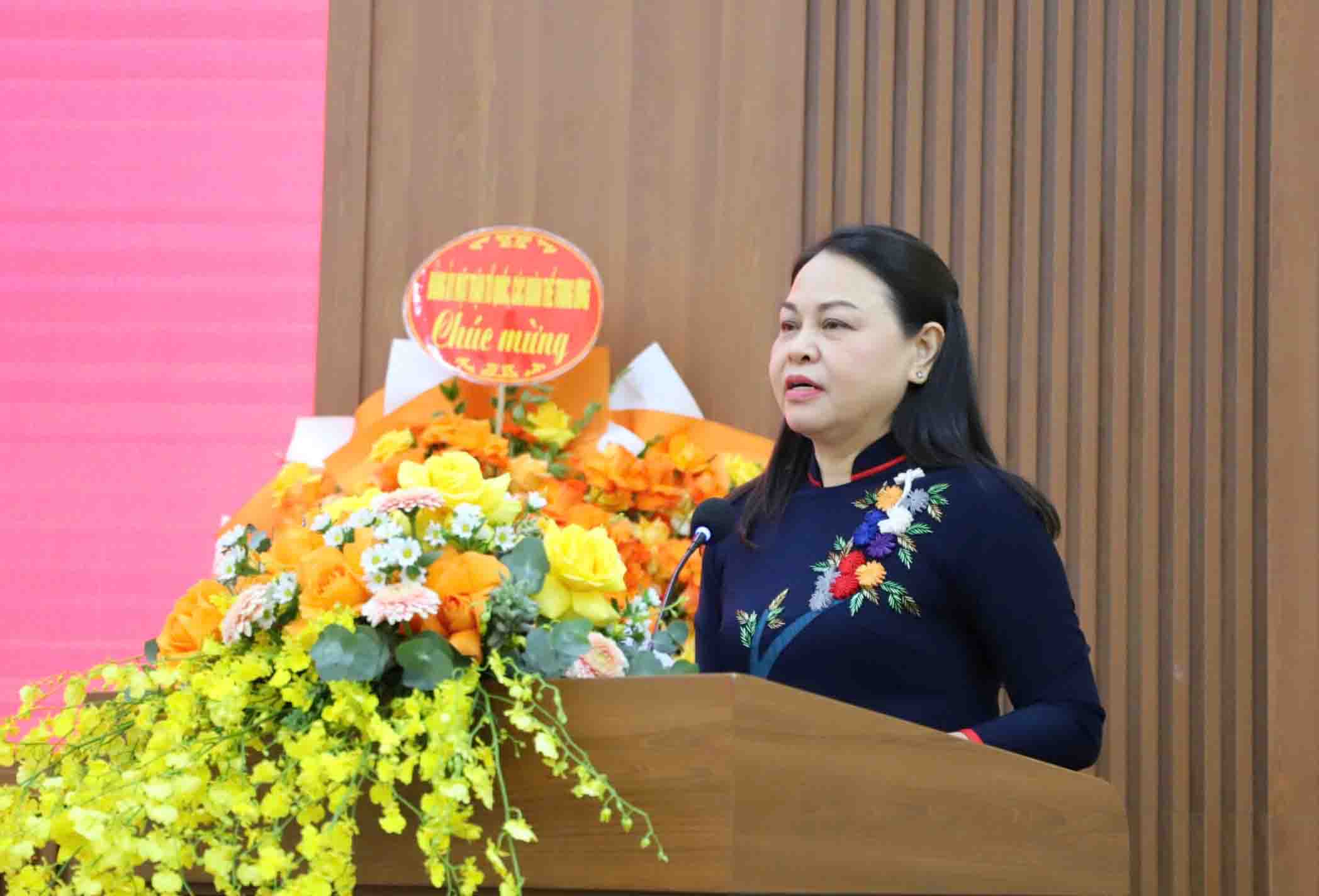 Ba Nguyen Thi Thu Ha, Uy vien Trung uong Dang, Pho Bi thu Thuong truc Dang uy MTTQ, cac doan the Trung uong, Pho Chu tich - Tong Thu ky UBTU MTTQ Viet Nam phat bieu chi dao Dai hoi. Anh: The Quang