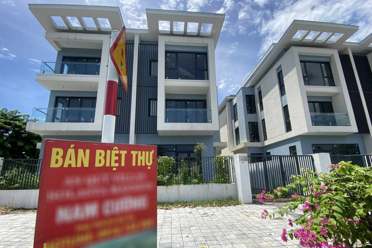 Du vang bong nguoi o, phan khuc nha lien ke va biet thu tai quan Ha Dong van duoc rao ban voi gia dat do. Anh: Nhu Ha