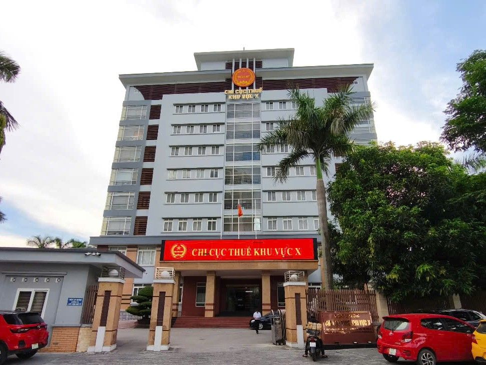 The Tax Department of Region X (Nghe An) requested that businesses that owe taxes pay the State within the deadline. Photo: Quang Dai