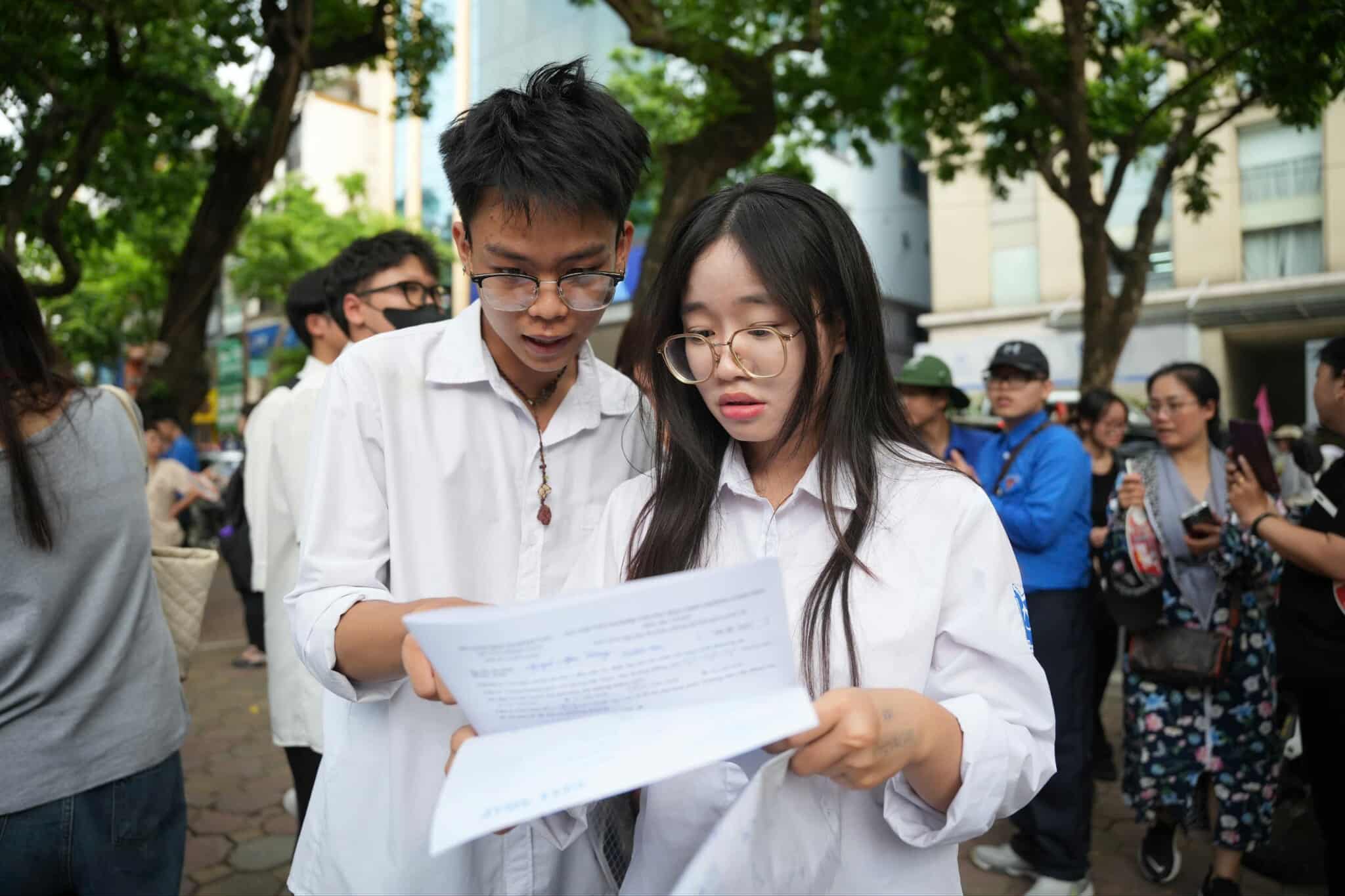 Thi sinh tai diem thi Truong THPT Phan Dinh Phung (Ha Noi). Anh: Huu Chanh