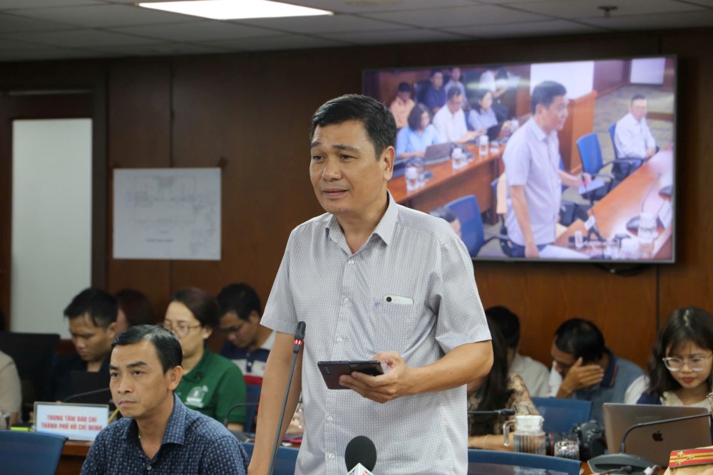 Ong Nguyen Kien Giang, Pho Truong phong Quan ly bao tri va khai thac cong trinh giao thong thuoc So Xay dung TPHCM tra loi tai hop bao 26.6. Anh: Minh Tam