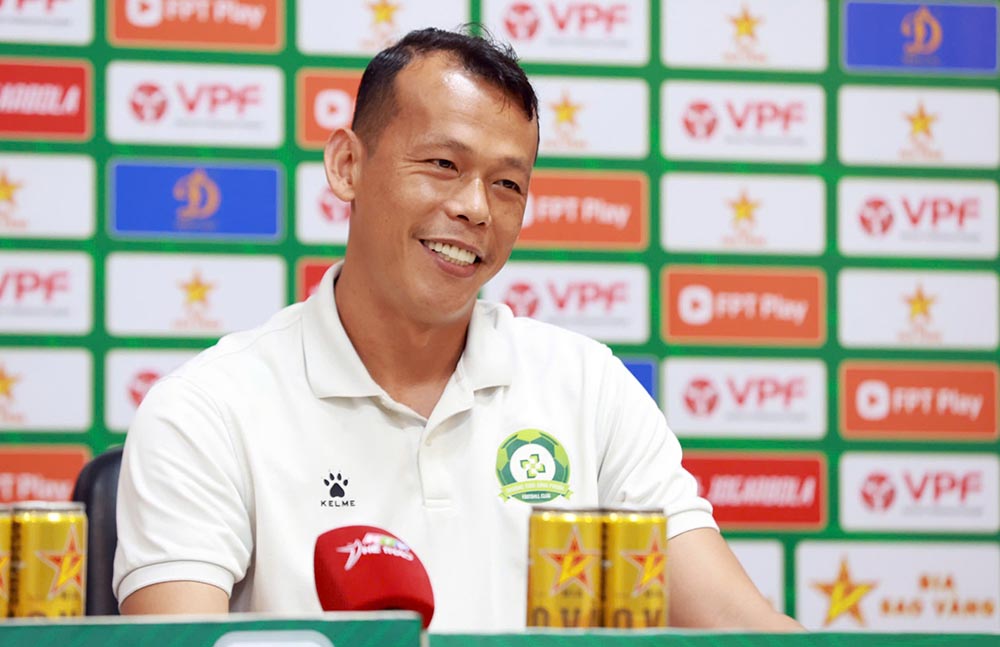 Thu mon Binh Phuoc tu tin co lan thu 2 dua doi hang Nhat gianh ve da V.League. Anh: Duc Dong