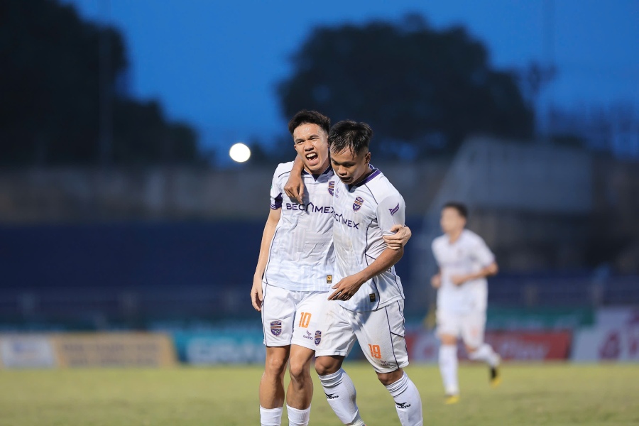 Duy Khanh ghi ban go hoa cho Binh Duong. Anh: Nhat Anh