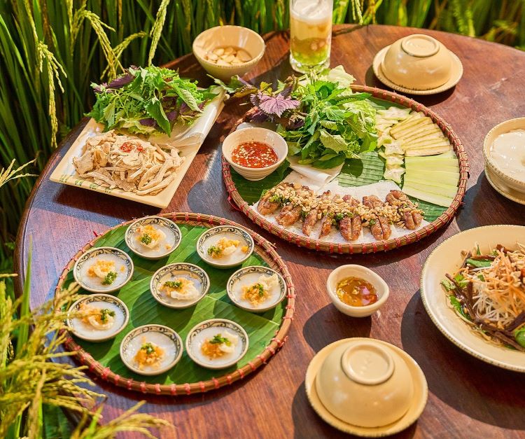 Thuc don cua quan da dang cac mon am thuc Viet. Anh: Facebook nha hang