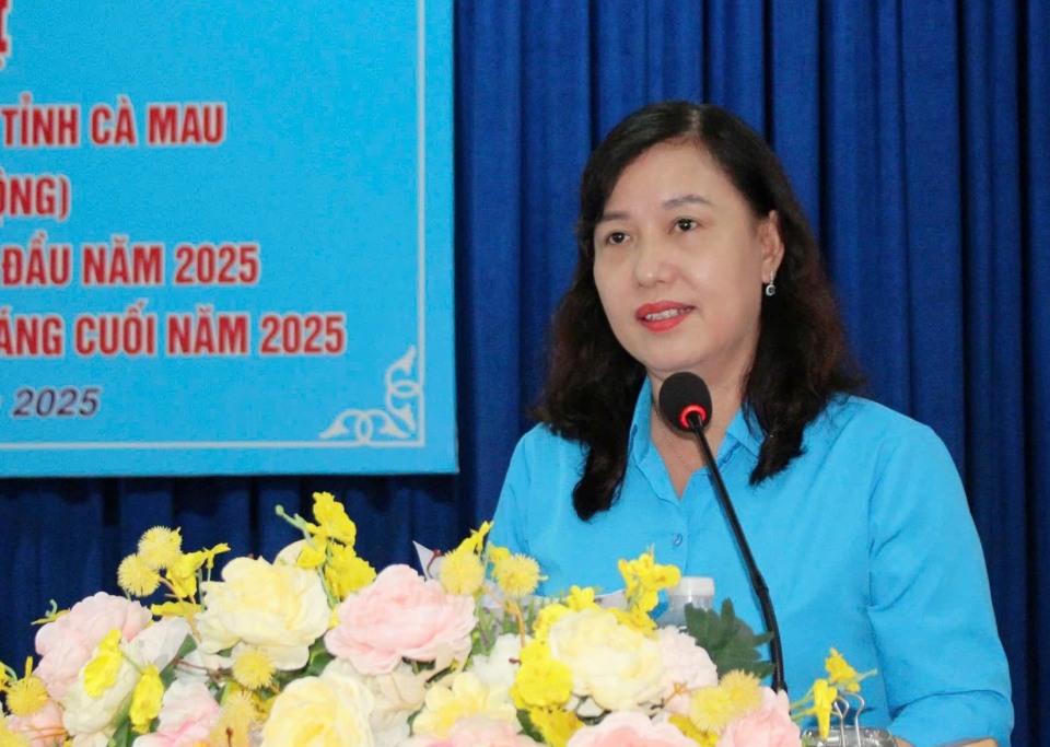 Ba Huynh Ut Muoi - Chu tich LDLD tinh Ca Mau - phat bieu tai Hoi nghi. Anh: Thieu Vu