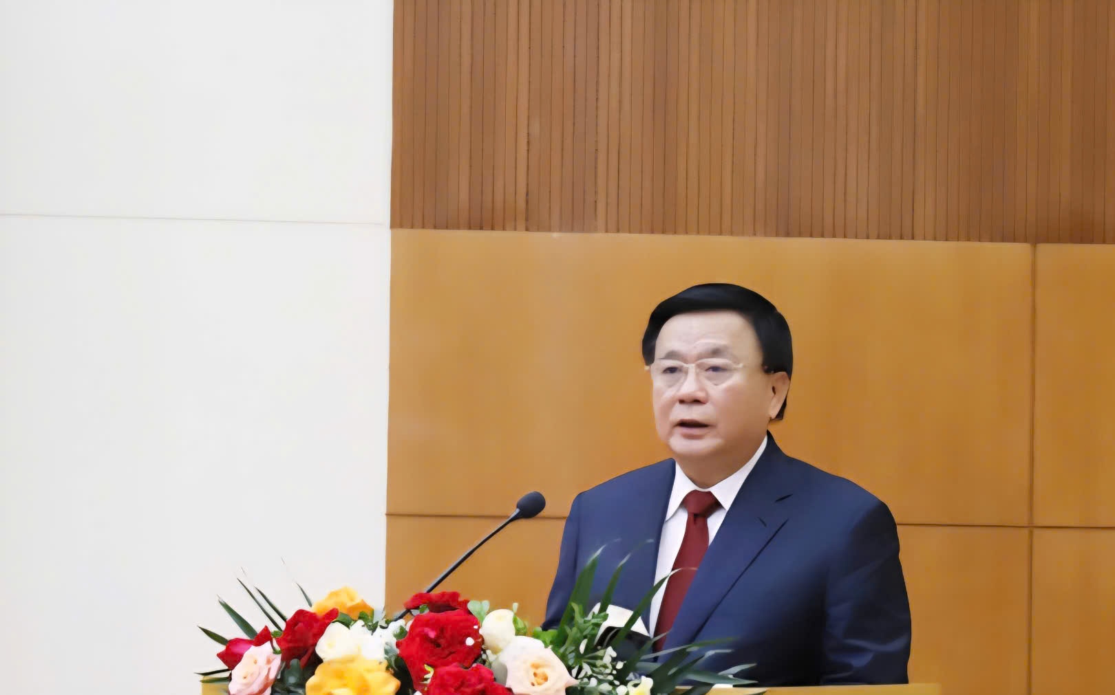 GS.TS Nguyen Xuan Thang - Giam doc Hoc vien Chinh tri quoc gia Ho Chi Minh phat bieu tai hoi thao ve Tong Bi thu Nguyen Van Linh. Anh: Phuong Minh
