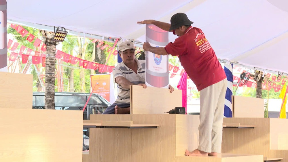 Cong tac chuan bi da hoan tat, san sang cho su kien Festival nuoc mam. Anh: Xuan Nhi