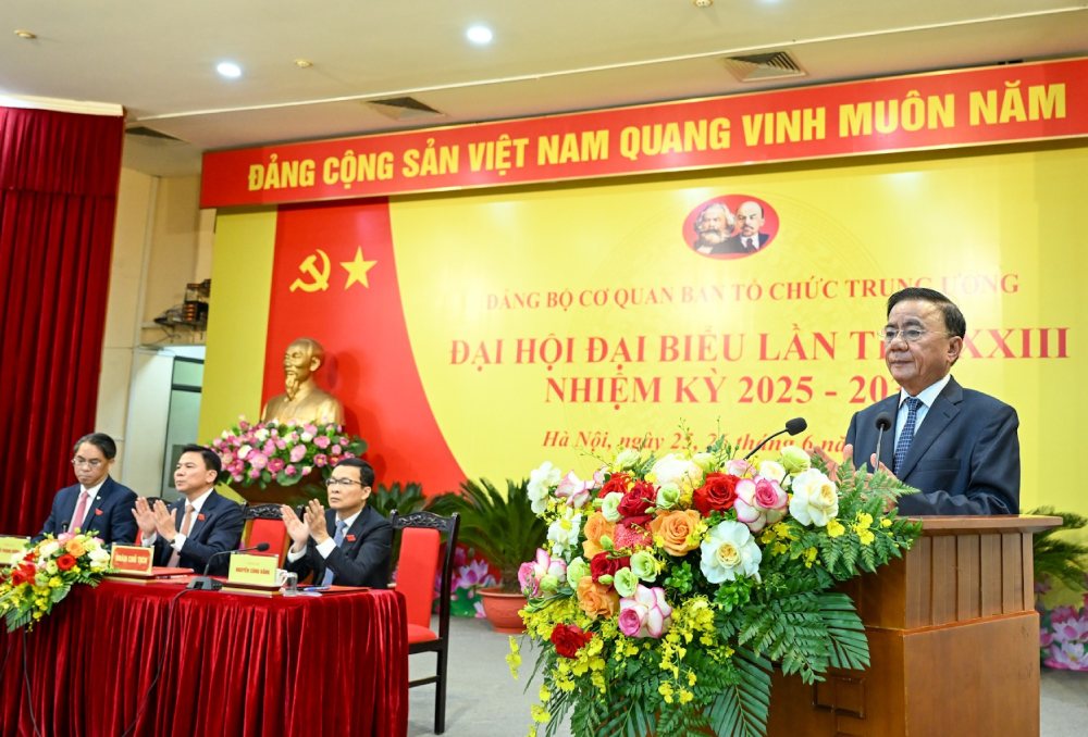Uy vien Bo Chinh tri, Thuong truc Ban Bi thu, Bi thu Dang uy cac Co quan Dang Trung uong Tran Cam Tu phat bieu chi dao tai Dai hoi. Anh: Duy Linh