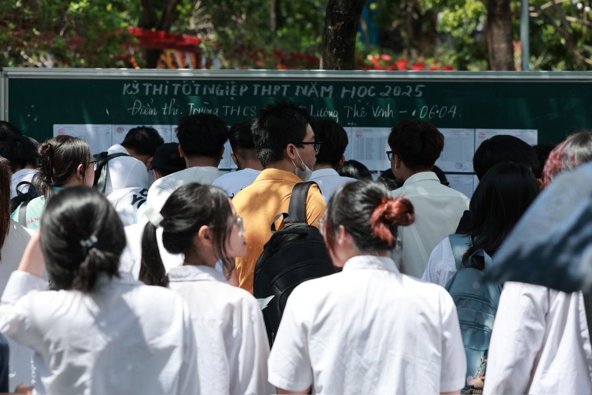 Los candidatos tomaron el examen de graduacion de la escuela secundaria en 2025. Foto: Hai Nguyen