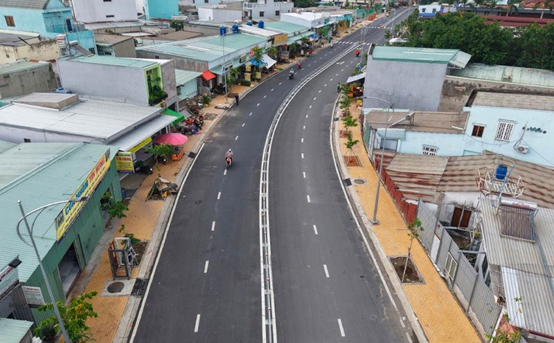 The black canal has transformed into a spacious road thanks to a project worth more than VND880 billion in Ho Chi Minh City. Photo: Anh Tu