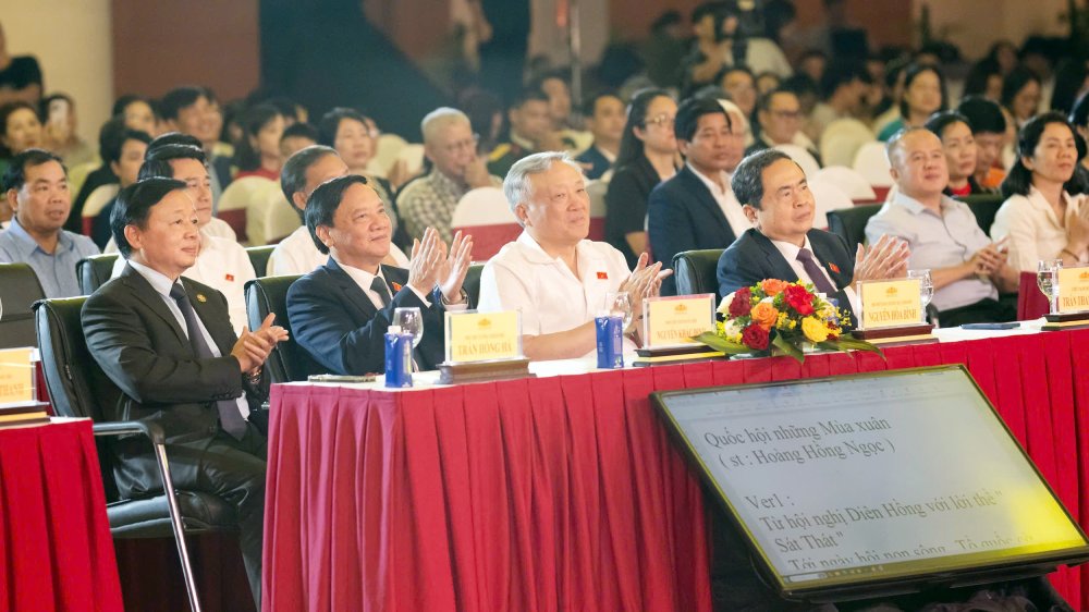 Politburo member, National Assembly Chairman Tran Thanh Man and delegates attended the ceremony. Photo: Minh Trang