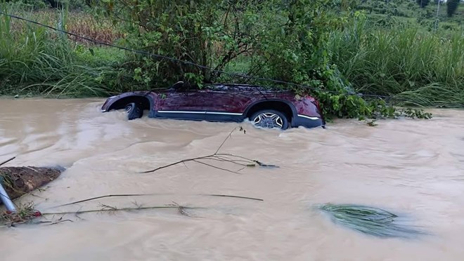 Las fuertes lluvias inicialmente causaron daños a la agricultura y el transporte en Tuyen Quang. Foto: Tuan Tu.