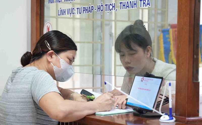 The Hanoi People's Committee has just issued an Official Dispatch on preparing conditions for the establishment of a commune-level professional department. Photo: Huu Chanh