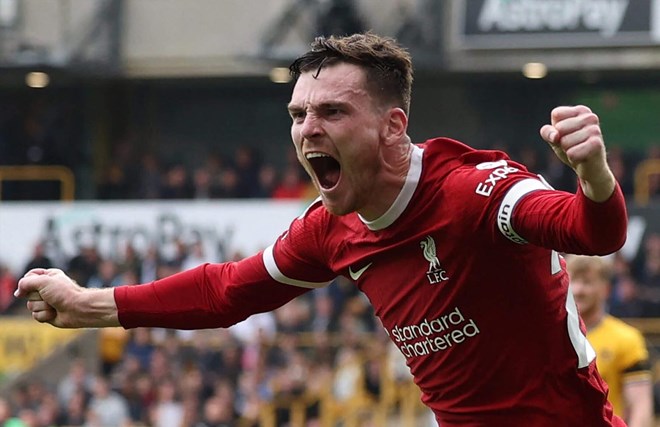 Kerkez duoc coi la Robertson moi tai Anfield. Anh: AFP