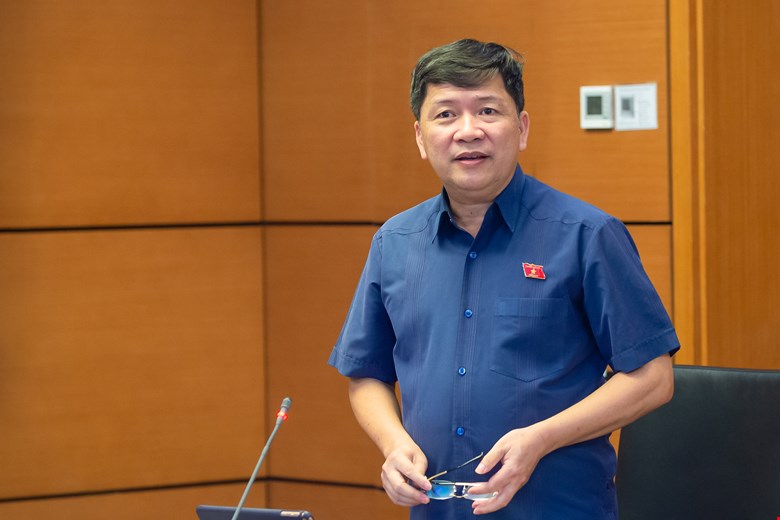 National Assembly delegate Ta Van Ha emphasized that the 9th Session bears a historical mark as the country enters a new era. Photo: Pham Dong