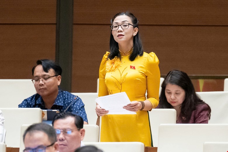 Dai bieu Quoc hoi Trinh Thi Tu Anh. Anh: Pham Thang