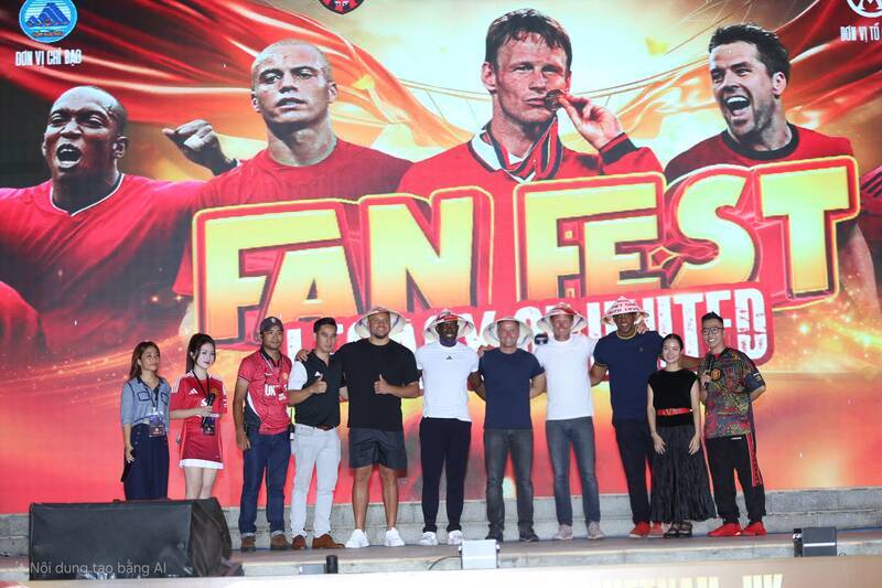 Fans 'Fans y Manchester United Legends in Da Nang el 26 de junio. Foto: Thu Giang
