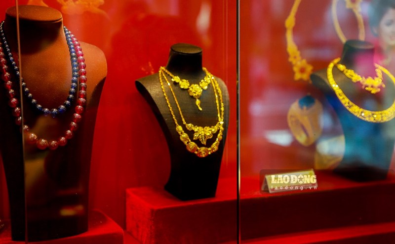 After many sessions of decline, world gold prices are trading around the lowest level in many weeks. Photo: Phan Anh