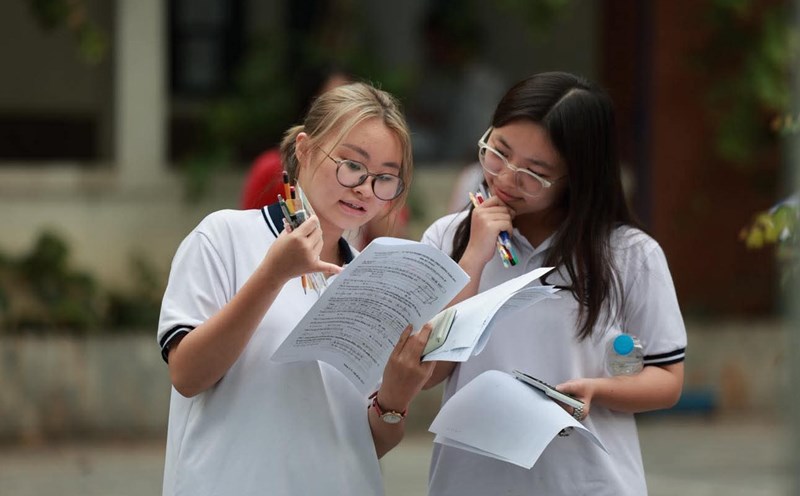 Candidates taking the 2025 high school graduation exam. The official exam questions and answers for the Technology subject will be updated by Lao Dong immediately after the candidate has finished the exam. Photo: Hai Nguyen