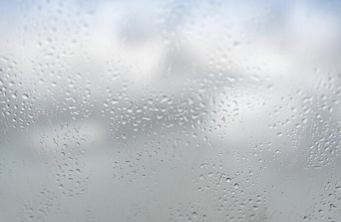 Why is the body uncomfortable when the humidity is high? Photo: Thuy Duong