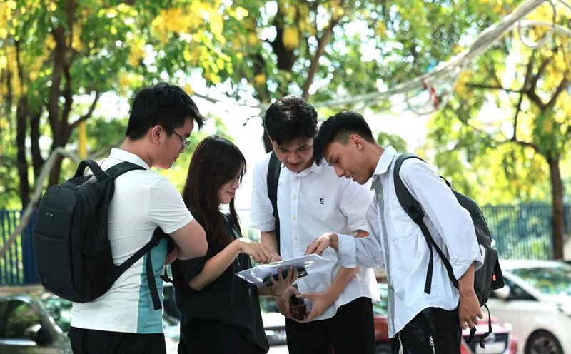 24h Education: Many unexpected and unfortunate situations on the day of the high school graduation exam. Photo: Hai Nguyen