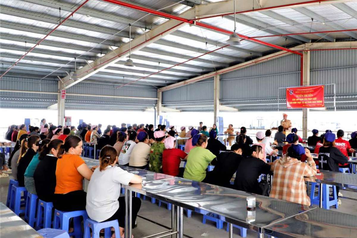 Quang canh mot buoi tuyen truyen phap luat tai Hau Giang. Anh: Ta Quang