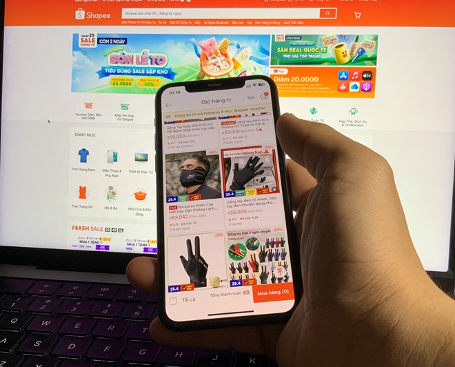 Comprar y vender en linea es demasiado facil. Foto: Anh Vu