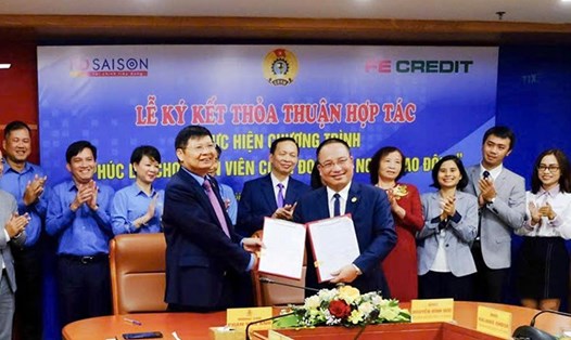 Tổng LĐLĐVN ký kết các Thỏa thuận hợp tác chương trình phúc lợi đoàn viên với Công ty TNHH HD SAISON. Ảnh: Hải Nguyễn