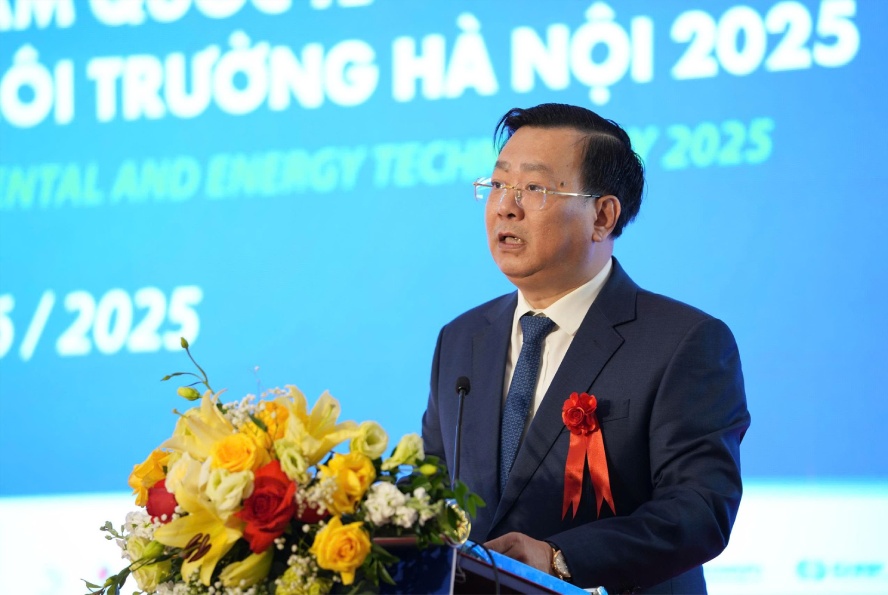 Sr. Vo Nguyen Phong, miembro, Director de Departamento de Industria y Comercio de la Ciudad de Ho Chi Minh. Hanoi abrio la apertura de la feria. Foto: Caso TKNL