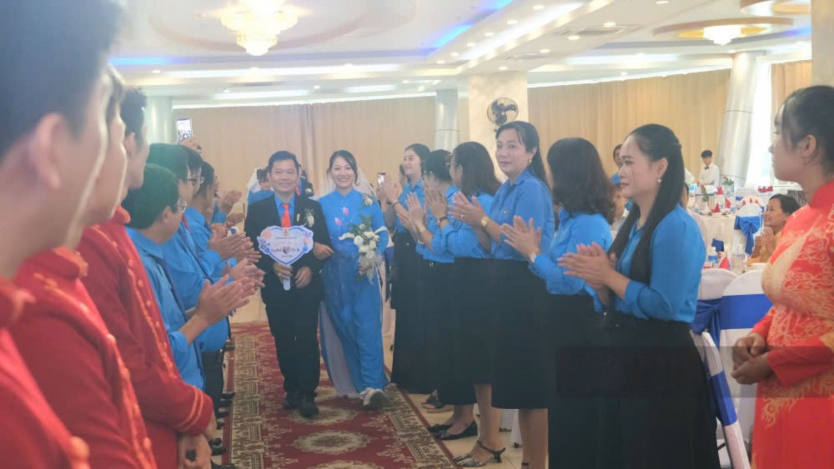 Can Tho City Labor Federation organized a collective wedding ceremony for the union member's family - the worker. Photo: Phong Linh