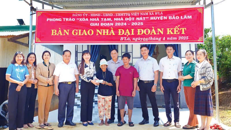 Lam Dong ha completado el programa de borrar casas temporales y casas en ruinas 2 meses antes. Foto: Lam Hong