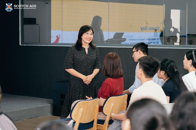 TS. Tran Thi Thanh Hue chia se ve Chuong trinh Tu tai Uc SACE. Anh: Nam Uc Scotch AGS