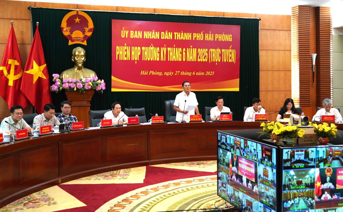 Overview of the regular meeting of the Hai Phong City People's Committee. Photo: Mai Dung