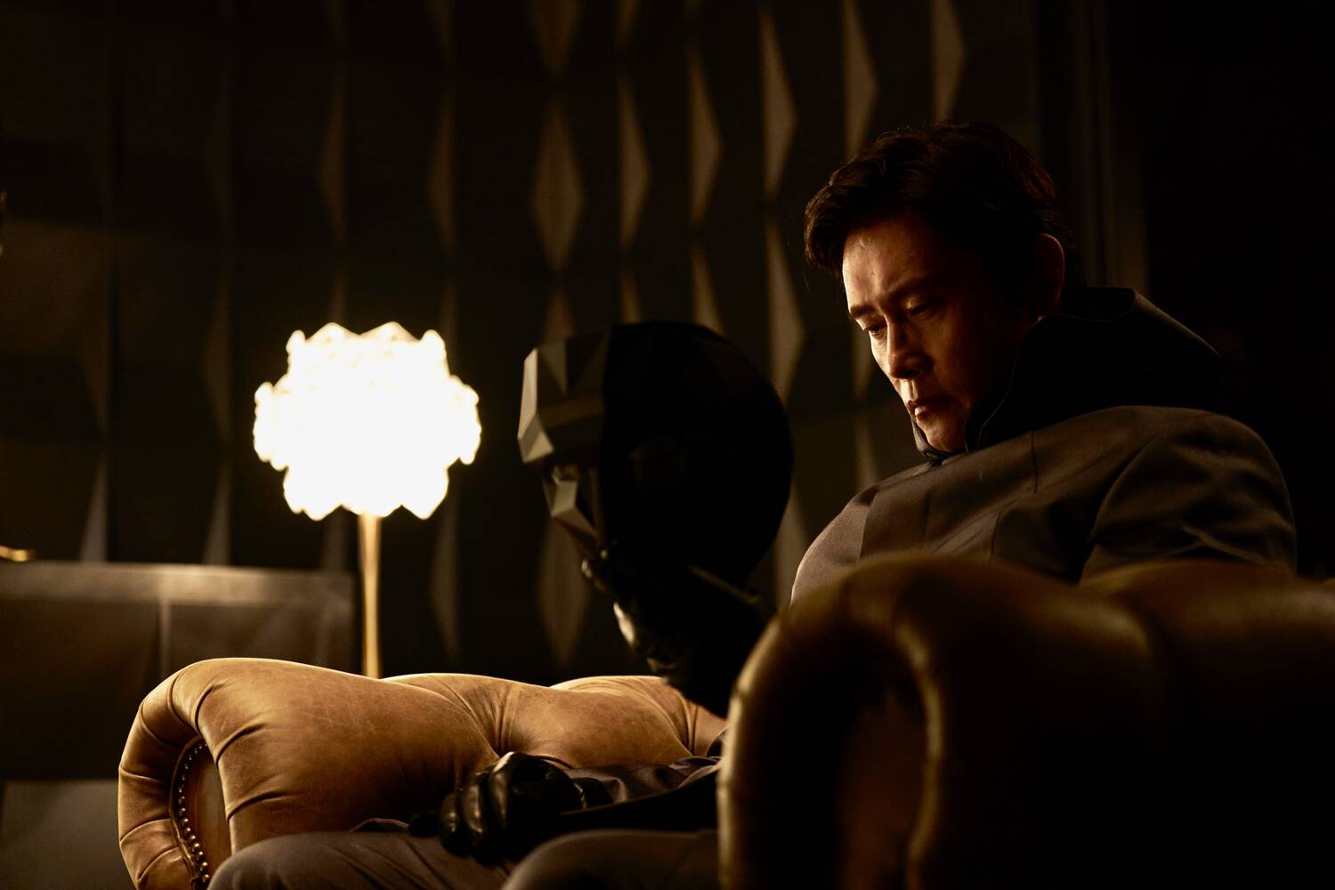 Phan 3 tim hieu sau hon ve nhan vat “Front Man” do Lee Byung Hun thu vai. Anh: Netflix