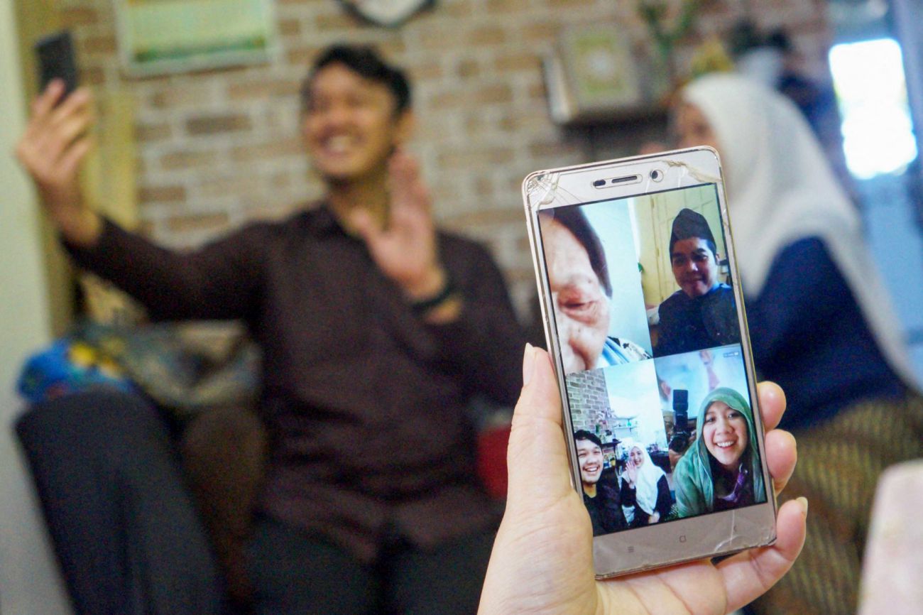 Modern technology makes it easy for generations in a family to connect regardless of geographical distance. Photo: AFP
