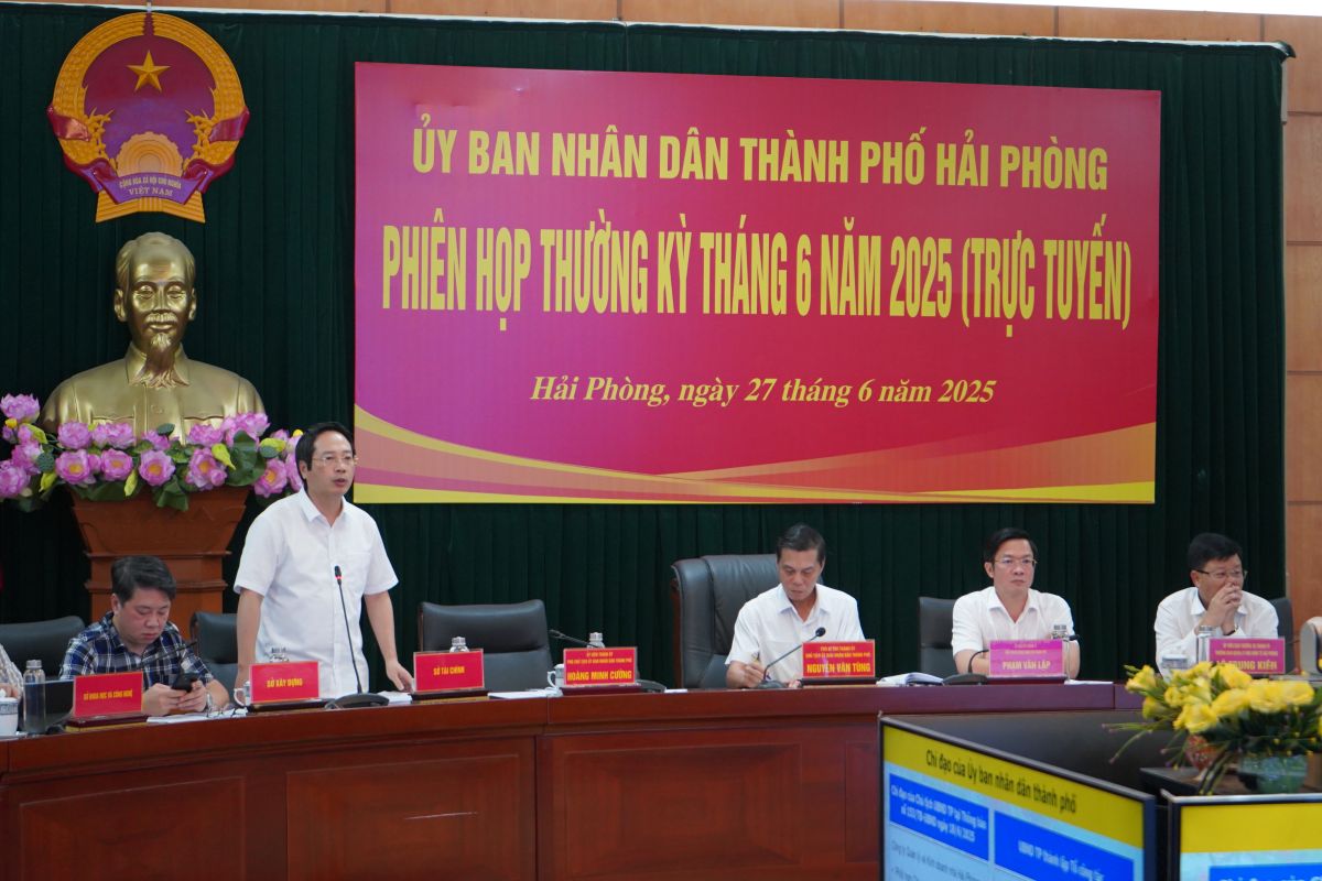 Los lideres del Departamento de Finanzas de Hai Phong informaron en la reunion. Foto: Mai Dung