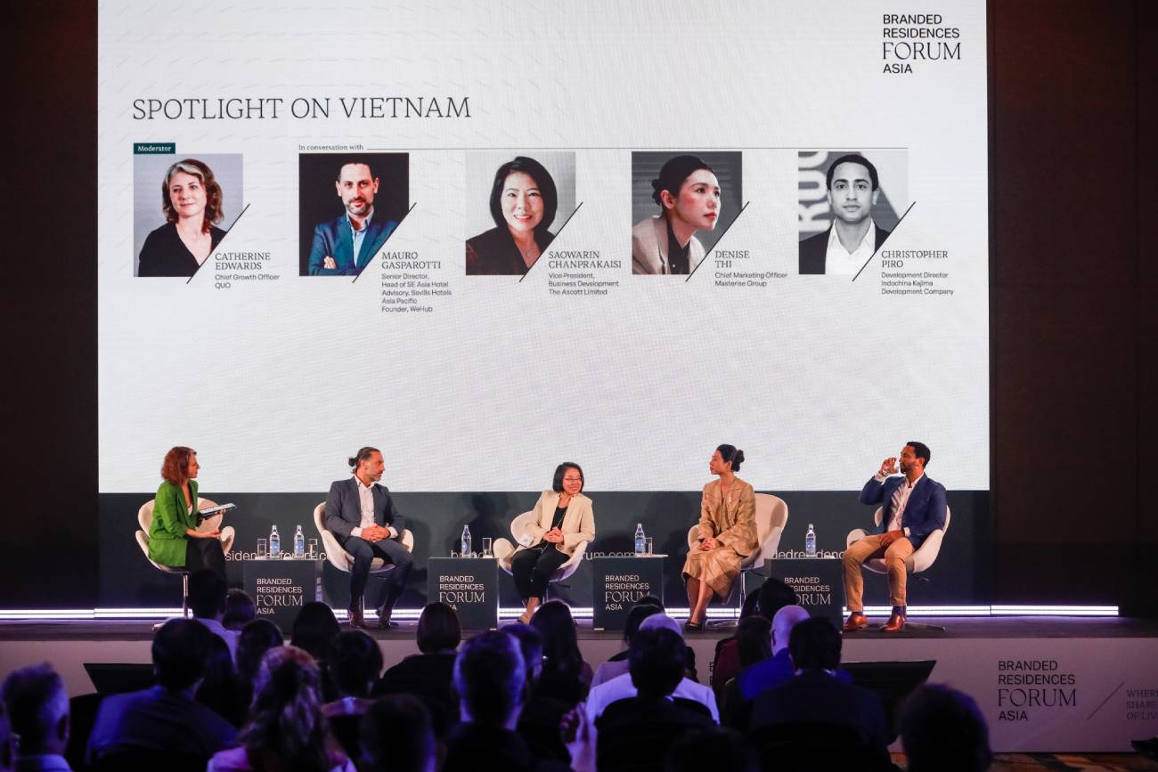 Ba Thi Anh Dao, Giam doc khoi Marketing Masterise Group, chi se ve dinh huong mo rong khai niem “branded residences” tai Branded Residences Forum Asia 2025