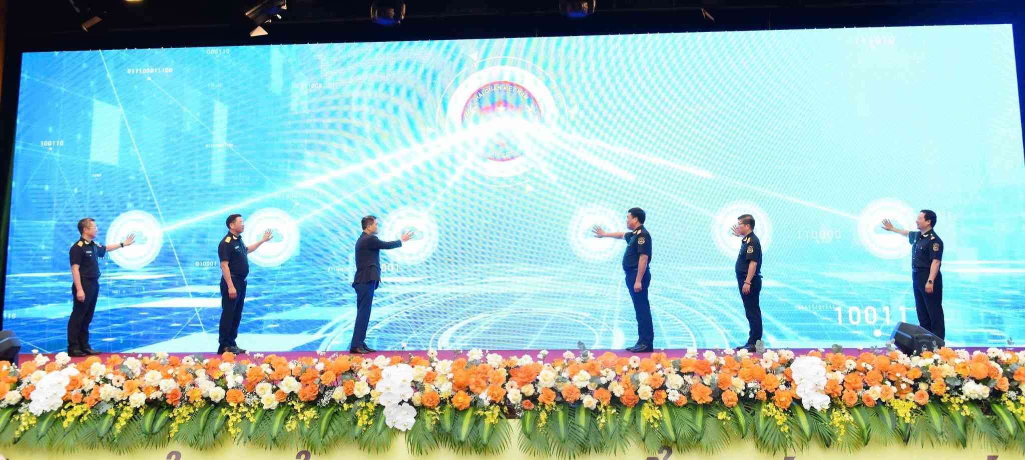 Customs deploys Vietnam Customs Data, replacing paper reports. Photo: Customs Department