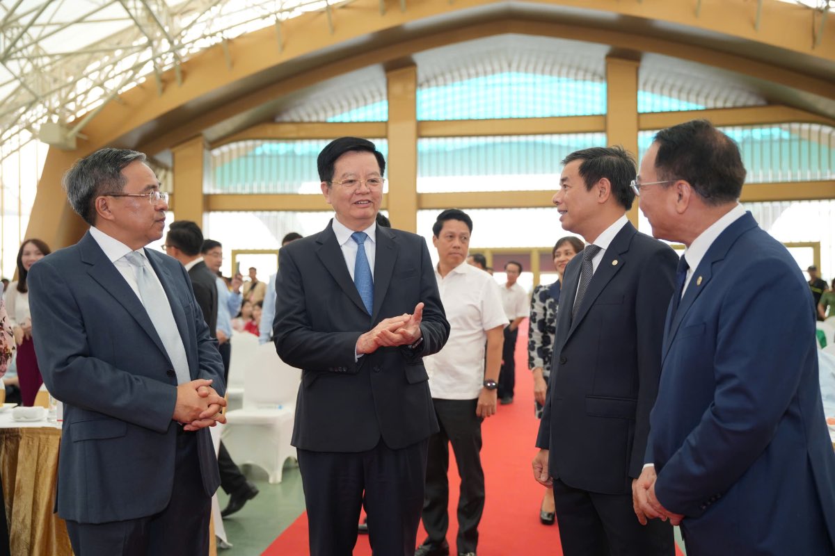 Deputy Prime Minister Mai Van Chinh attended the handover ceremony of the Vietnam Exhibition Center. Photo: Huu Chanh